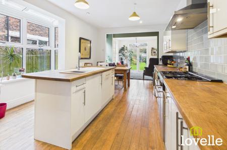5 bedroom Terraced House for sale in Princes Avenue, Hull, HU5