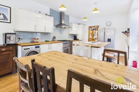 5 bedroom Terraced House for sale in Princes Avenue, Hull, HU5