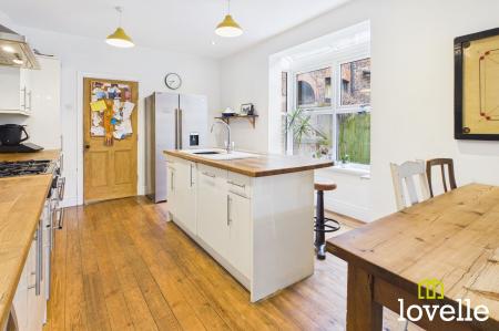 5 bedroom Terraced House for sale in Princes Avenue, Hull, HU5