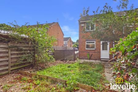 2 bedroom Semi-detached house for sale in Cawthorne Drive, Hull, HU4