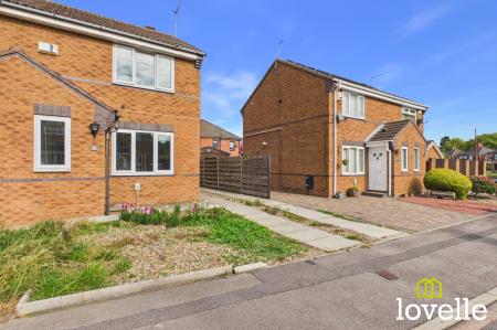 2 bedroom Semi-detached house for sale in Cawthorne Drive, Hull, HU4