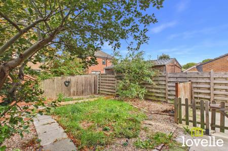 2 bedroom Semi-detached house for sale in Cawthorne Drive, Hull, HU4