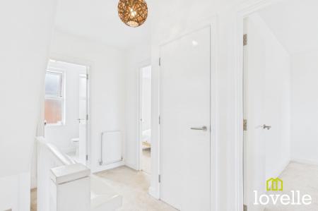 4 bedroom Semi-detached house for sale in Imperial Way, Hull, HU9