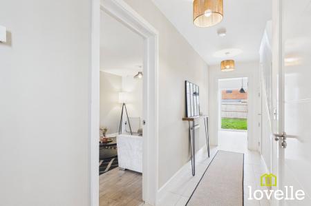 4 bedroom Semi-detached house for sale in Imperial Way, Hull, HU9