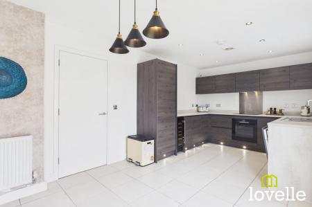 4 bedroom Semi-detached house for sale in Imperial Way, Hull, HU9