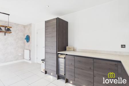 4 bedroom Semi-detached house for sale in Imperial Way, Hull, HU9