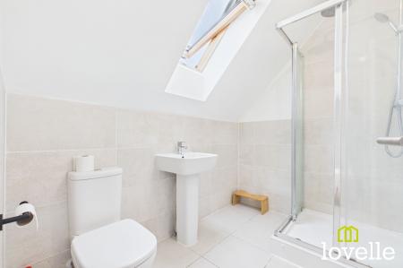 4 bedroom Semi-detached house for sale in Imperial Way, Hull, HU9