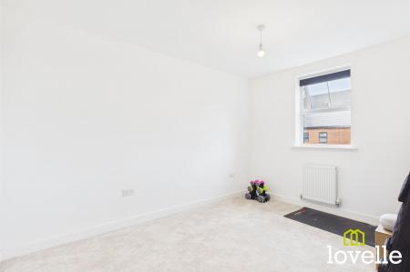 4 bedroom Semi-detached house for sale in Imperial Way, Hull, HU9