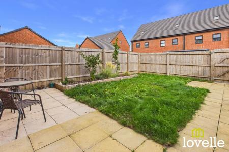 4 bedroom Semi-detached house for sale in Imperial Way, Hull, HU9