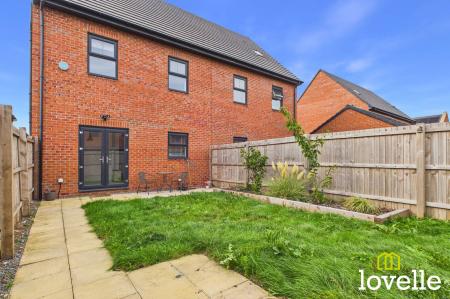 4 bedroom Semi-detached house for sale in Imperial Way, Hull, HU9