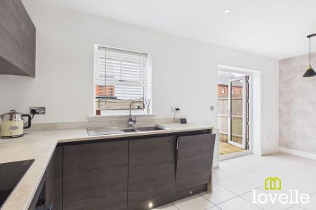 4 bedroom Semi-detached house for sale in Imperial Way, Hull, HU9