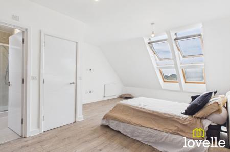 4 bedroom Semi-detached house for sale in Imperial Way, Hull, HU9