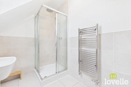 4 bedroom Semi-detached house for sale in Imperial Way, Hull, HU9