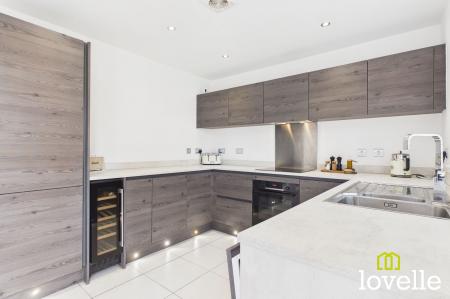 4 bedroom Semi-detached house for sale in Imperial Way, Hull, HU9