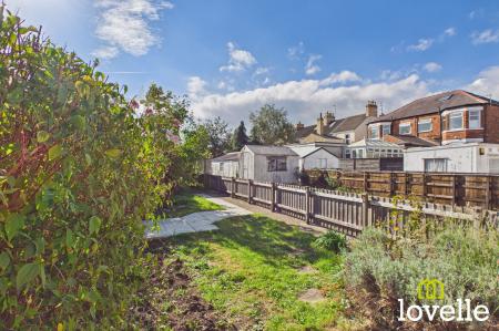 2 bedroom Terraced House for sale in Bedford Road, Hessle, HU13