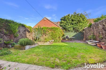 2 bedroom Semi-detached house for sale in Ocean Boulevard, Hull, HU9