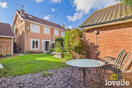 2 bedroom Semi-detached house for sale in Ocean Boulevard, Hull, HU9