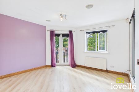 2 bedroom Semi-detached house for sale in Ocean Boulevard, Hull, HU9
