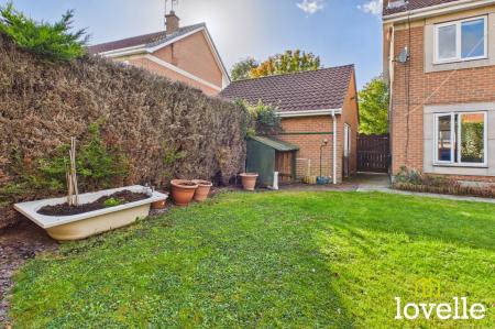 2 bedroom Semi-detached house for sale in Ocean Boulevard, Hull, HU9