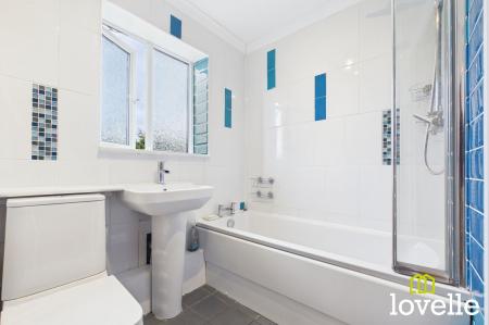2 bedroom Semi-detached house for sale in Ocean Boulevard, Hull, HU9