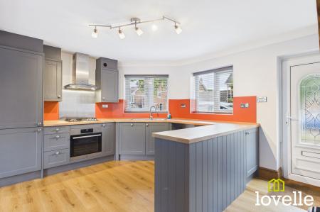 2 bedroom Semi-detached house for sale in Ocean Boulevard, Hull, HU9