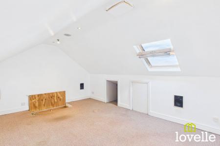 2 bedroom Semi-detached house for sale in Ocean Boulevard, Hull, HU9