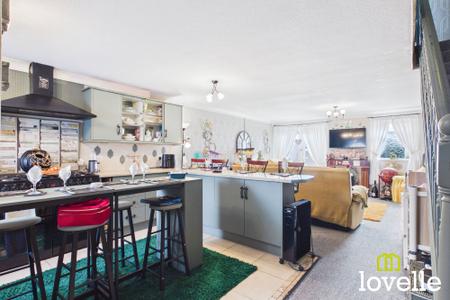 3 bedroom Terraced House for sale in Frampton Close, Bransholme, HU7