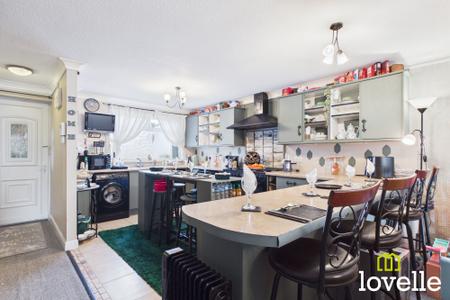 3 bedroom Terraced House for sale in Frampton Close, Bransholme, HU7