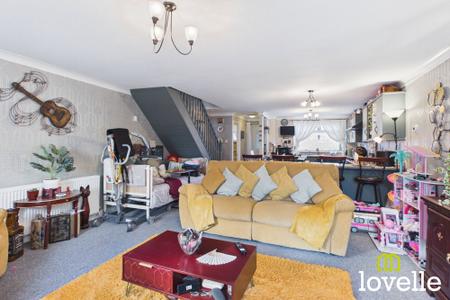 3 bedroom Terraced House for sale in Frampton Close, Bransholme, HU7