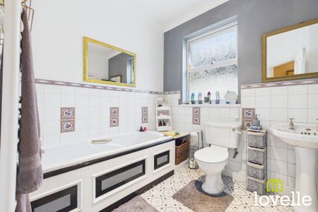 4 bedroom Property for sale in Hamlyn Avenue, Hull, HU4