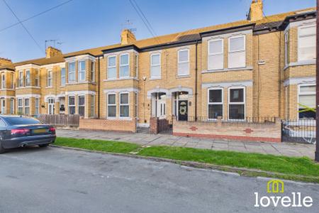 4 bedroom Property for sale in Hamlyn Avenue, Hull, HU4