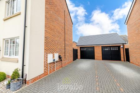 3 bedroom Semi-detached house for sale in Alder Avenue, Humberston, DN36