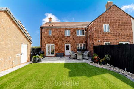 3 bedroom Semi-detached house for sale in Alder Avenue, Humberston, DN36