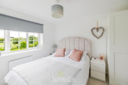 3 bedroom Semi-detached house for sale in Alder Avenue, Humberston, DN36