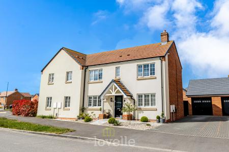 3 bedroom Semi-detached house for sale in Alder Avenue, Humberston, DN36