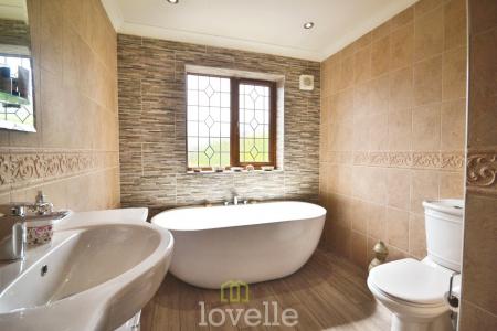 4 bedroom Detached house for sale in Cheltenham Way, Cleethorpes, DN35