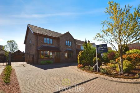 4 bedroom Detached house for sale in Cheltenham Way, Cleethorpes, DN35