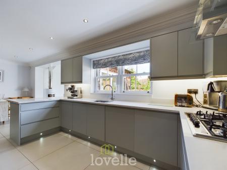 5 bedroom Detached house for sale in Church View, Tetney, DN36