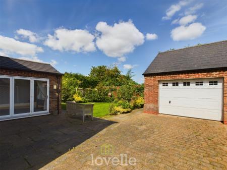 5 bedroom Detached house for sale in Church View, Tetney, DN36