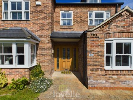 5 bedroom Detached house for sale in Church View, Tetney, DN36