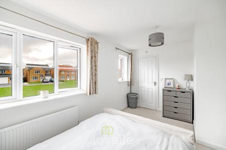 3 bedroom Semi-detached house for sale in Heathland Way, Humberston, DN36