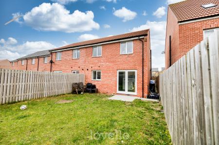 3 bedroom Semi-detached house for sale in Heathland Way, Humberston, DN36
