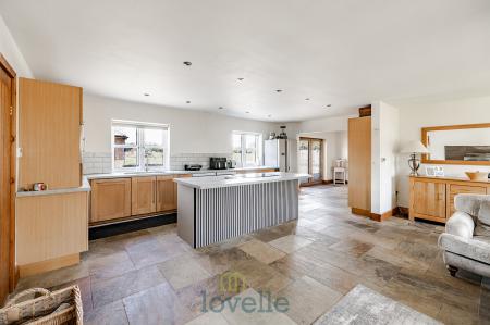 5 bedroom Detached house for sale in Humberston Road, Tetney, DN36