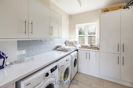 5 bedroom Detached house for sale in Humberston Road, Tetney, DN36