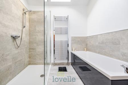 5 bedroom Detached house for sale in Humberston Road, Tetney, DN36