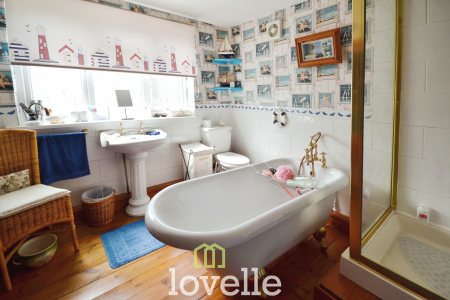 4 bedroom Detached house for sale in Ings Lane, North Cotes, DN36