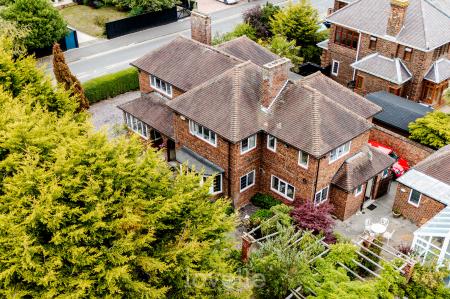 4 bedroom Detached house for sale in Queens Parade, Cleethorpes, DN35