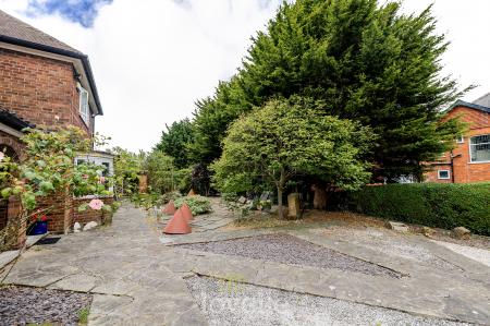 4 bedroom Detached house for sale in Queens Parade, Cleethorpes, DN35