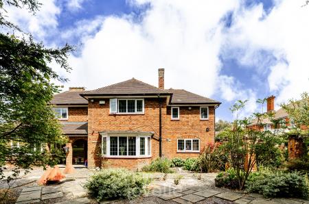 4 bedroom Detached house for sale in Queens Parade, Cleethorpes, DN35