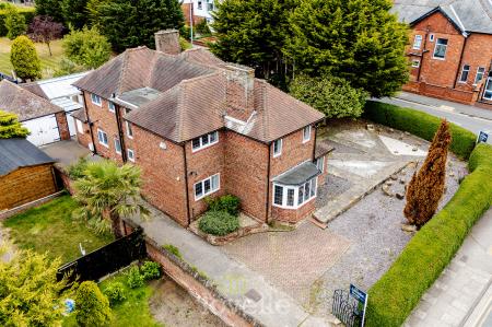 4 bedroom Detached house for sale in Queens Parade, Cleethorpes, DN35